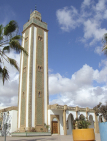 モロッコのモスクはこういった塔の形が特徴
