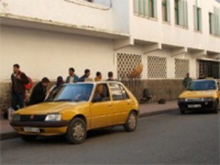 町ごとに色が違うモロッコのタクシー